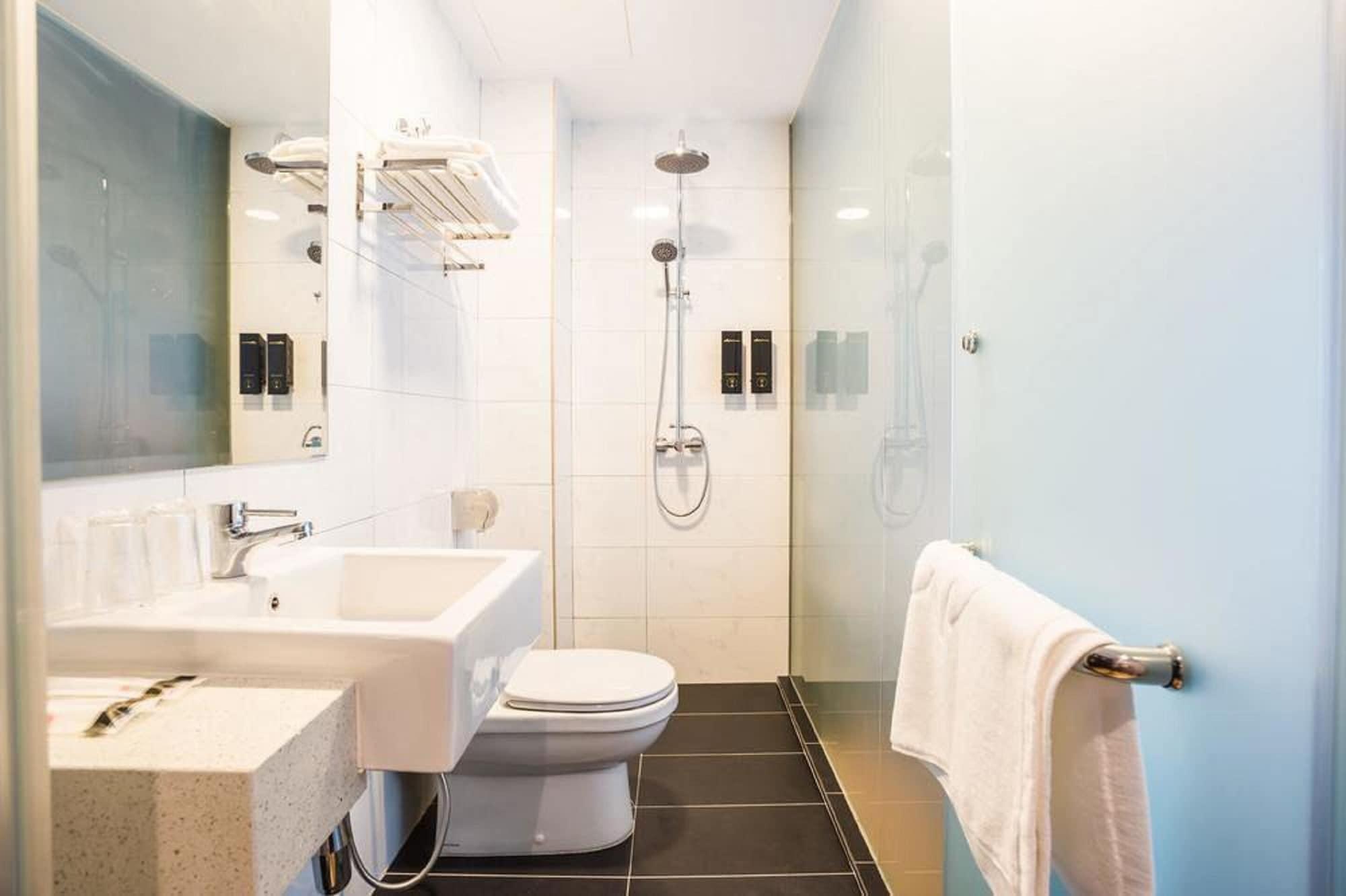 Manhattan Business Hotel Ttdi Куала-Лумпур Экстерьер фото