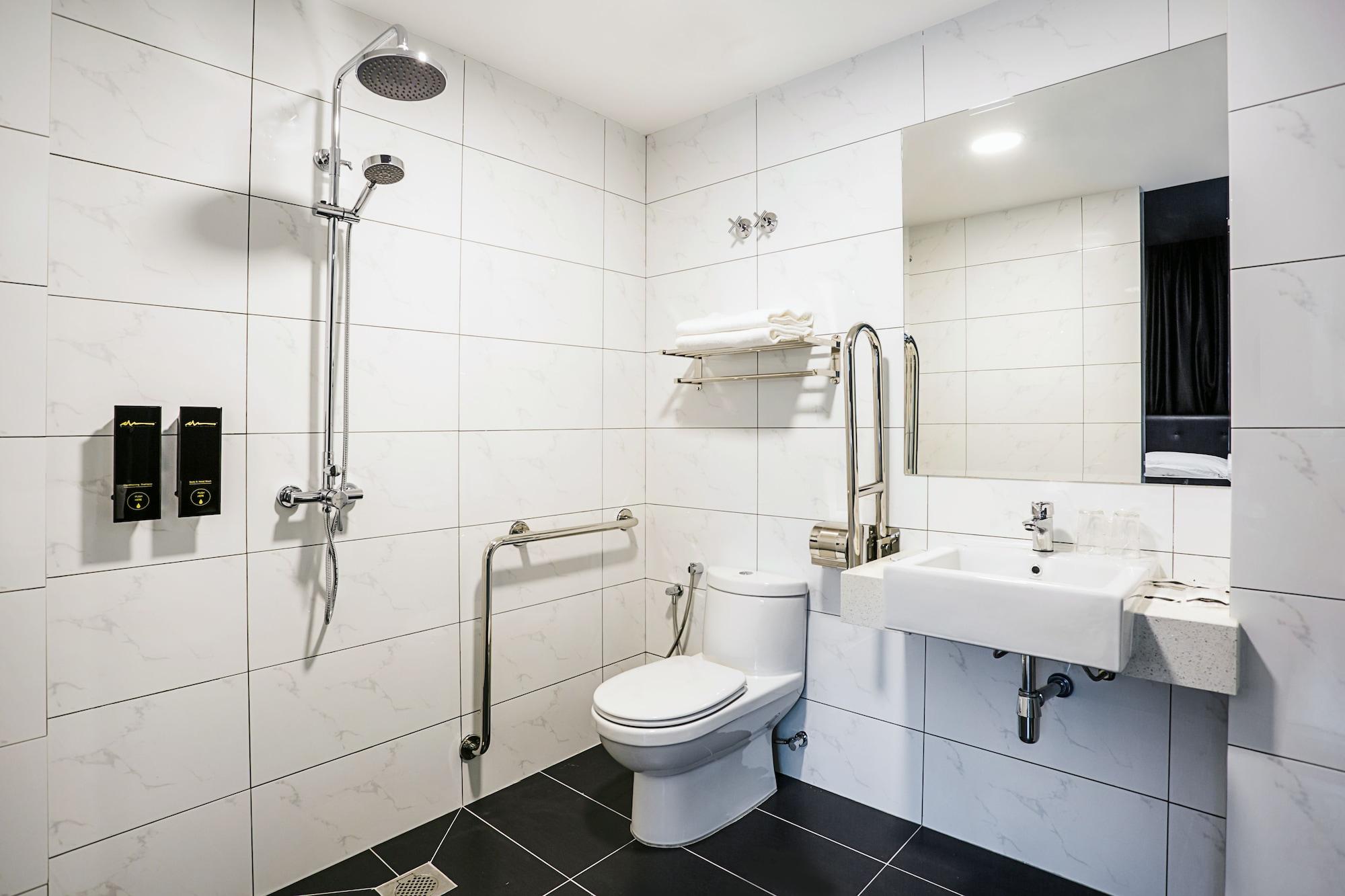 Manhattan Business Hotel Ttdi Куала-Лумпур Экстерьер фото