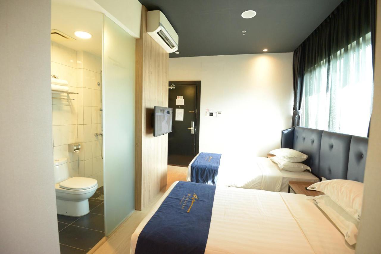 Manhattan Business Hotel Ttdi Куала-Лумпур Экстерьер фото