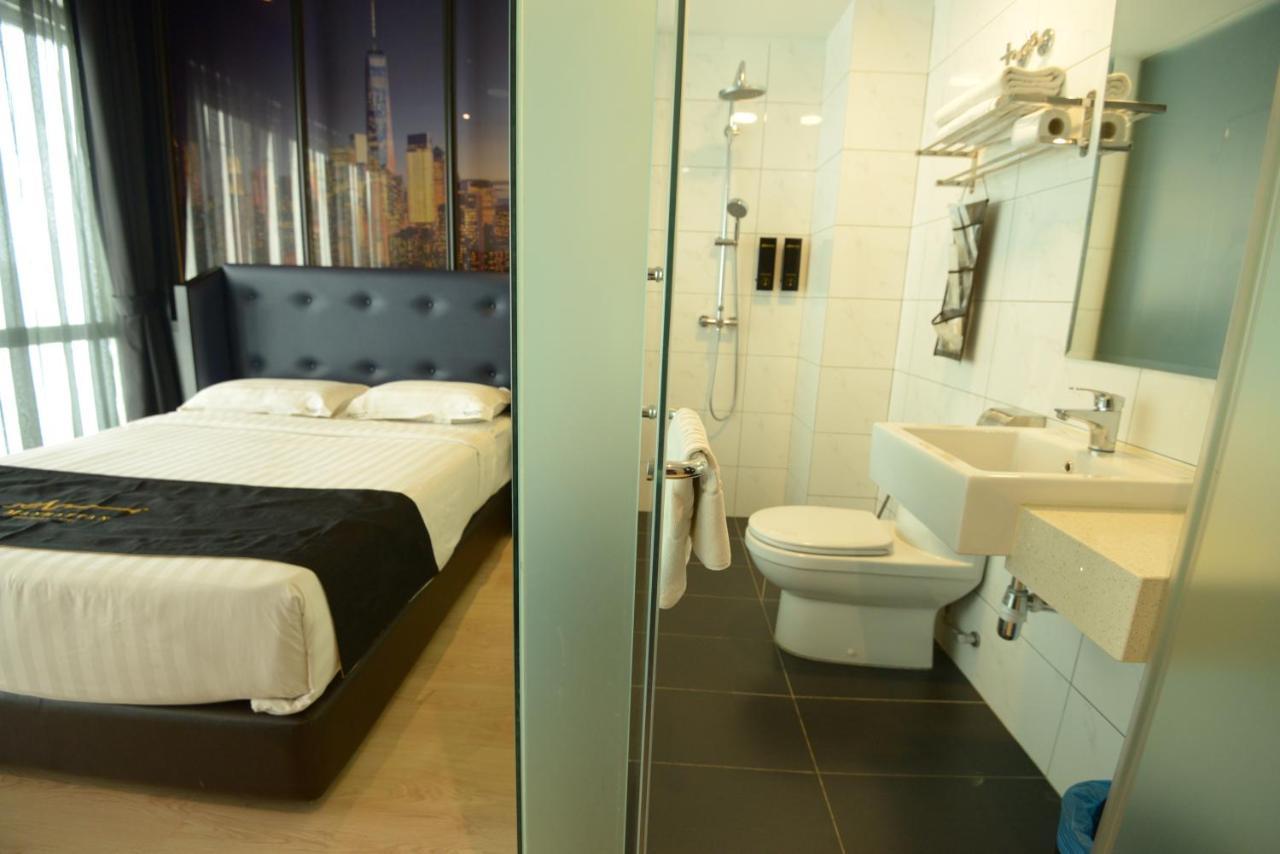 Manhattan Business Hotel Ttdi Куала-Лумпур Экстерьер фото