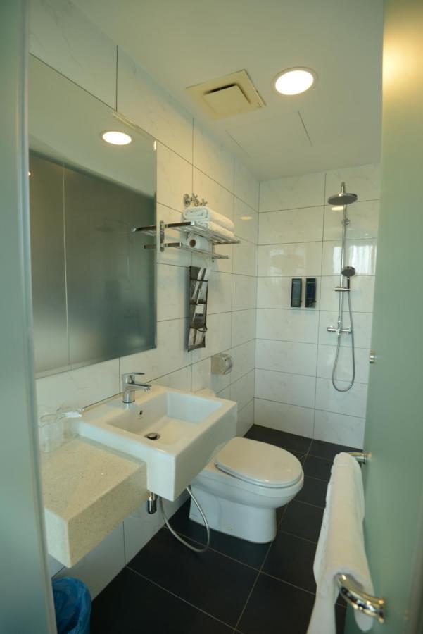 Manhattan Business Hotel Ttdi Куала-Лумпур Экстерьер фото